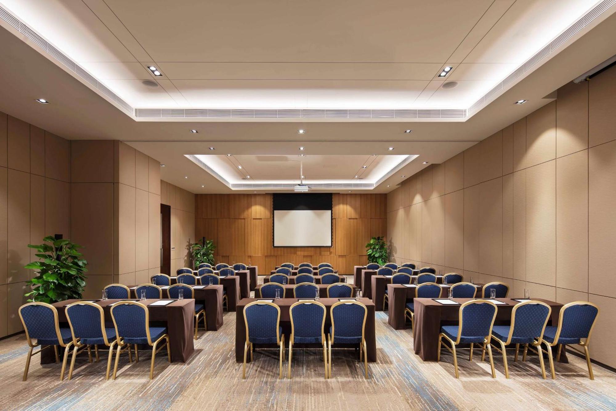 Hilton Garden Inn Shiyan Ngoại thất bức ảnh